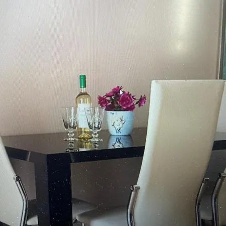 Apartment Holiday 아데제